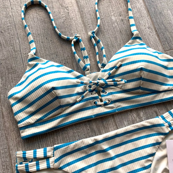 🔥🔥RVCA - MOXIE RIB BRALETTE BIKINI TOP🔥🔥 - Picture 3 of 7